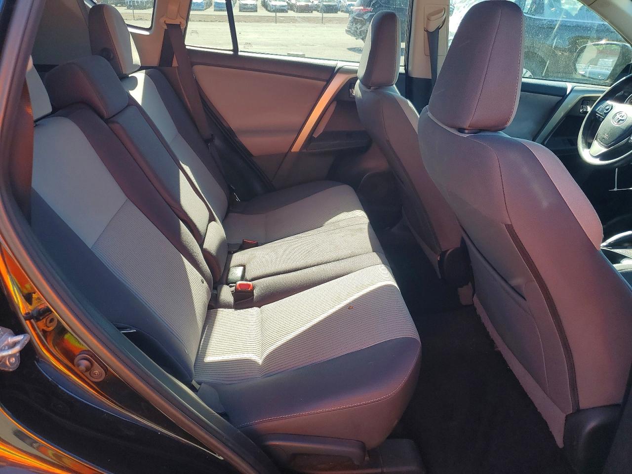 2015 TOYOTA RAV4 XLE photo 11