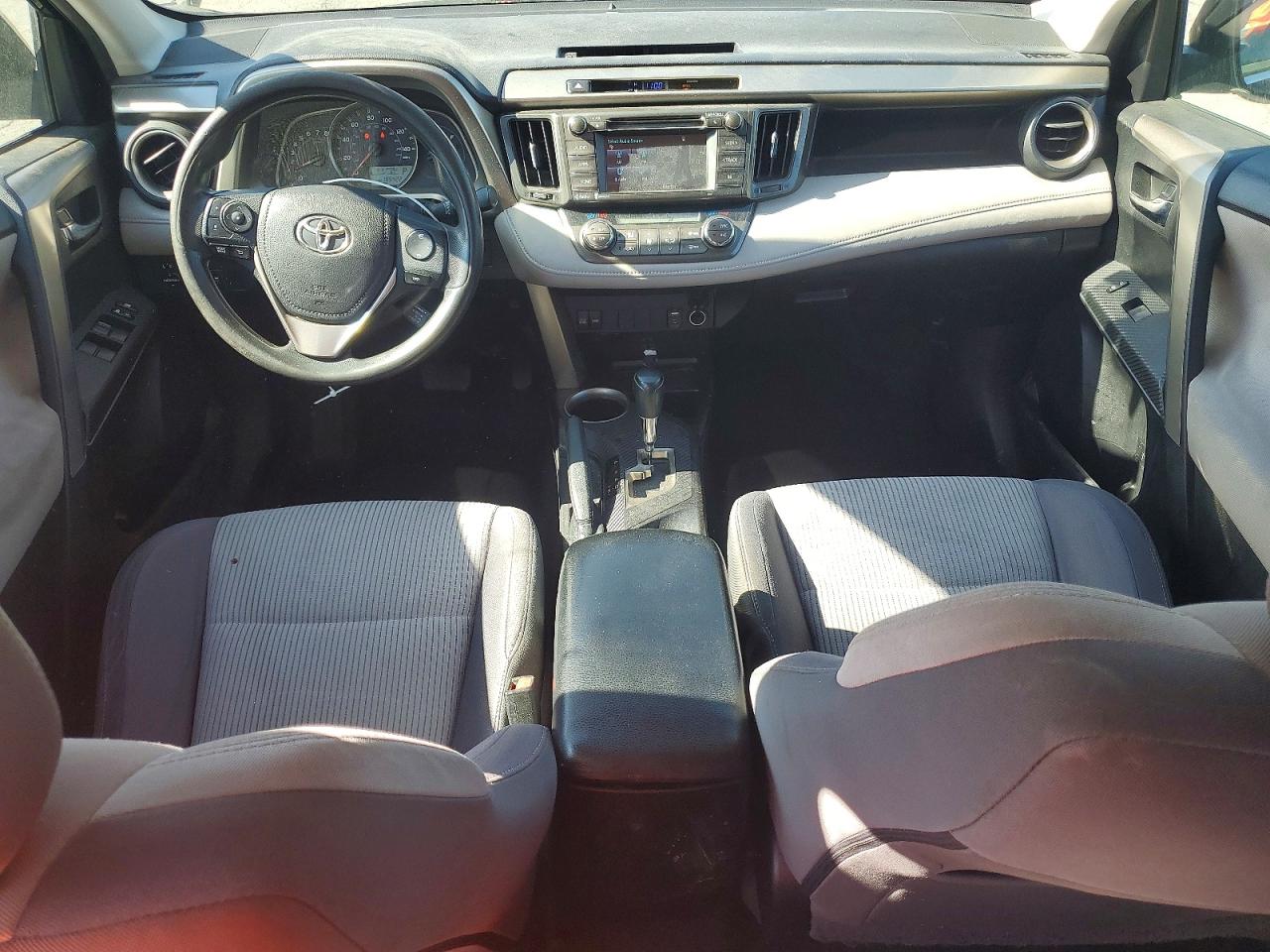 2015 TOYOTA RAV4 XLE photo 8