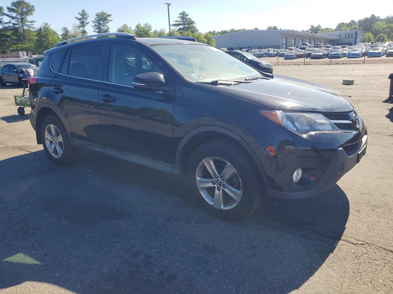 2015 TOYOTA RAV4 XLE photo 4