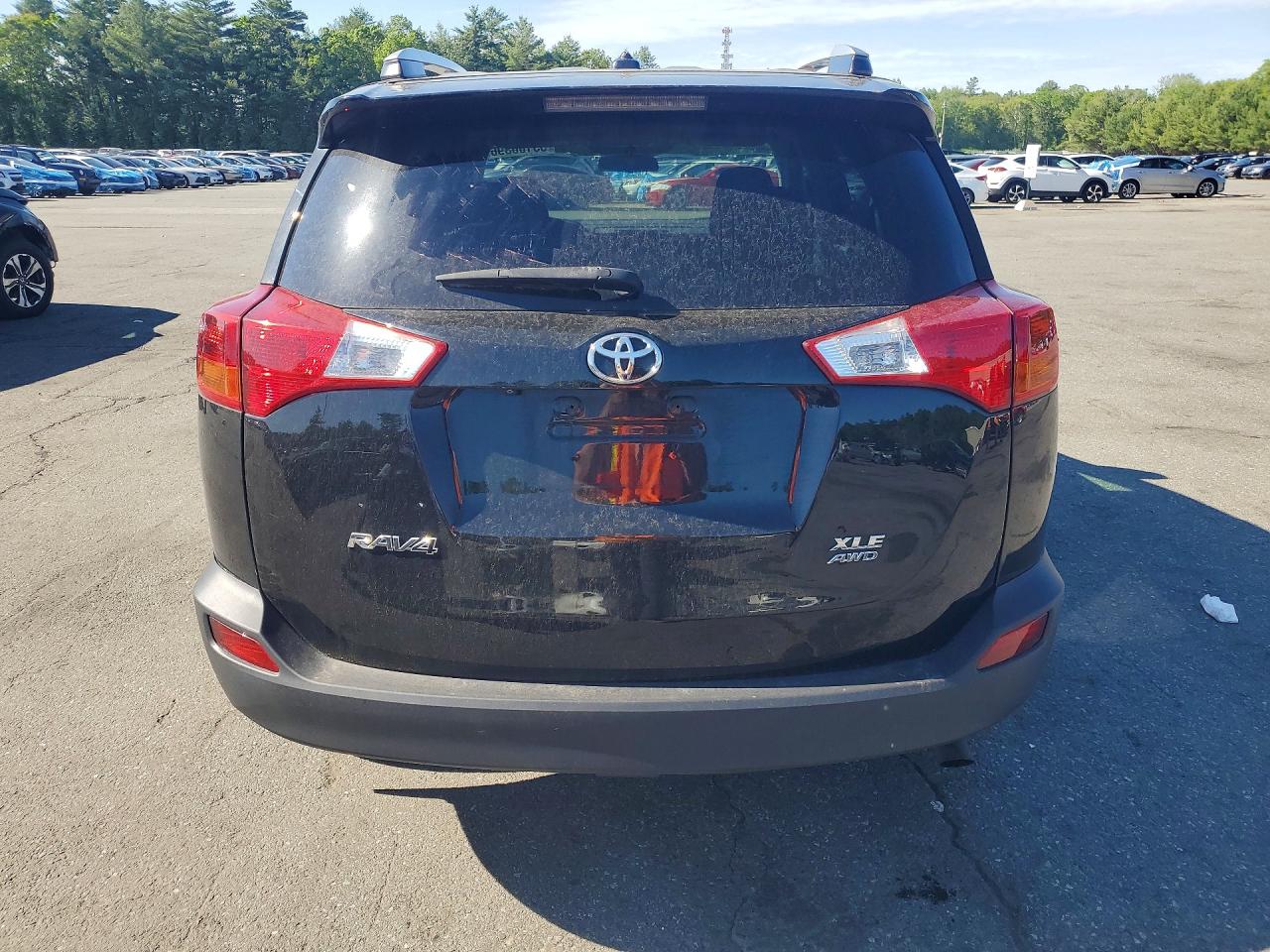 2015 TOYOTA RAV4 XLE photo 6