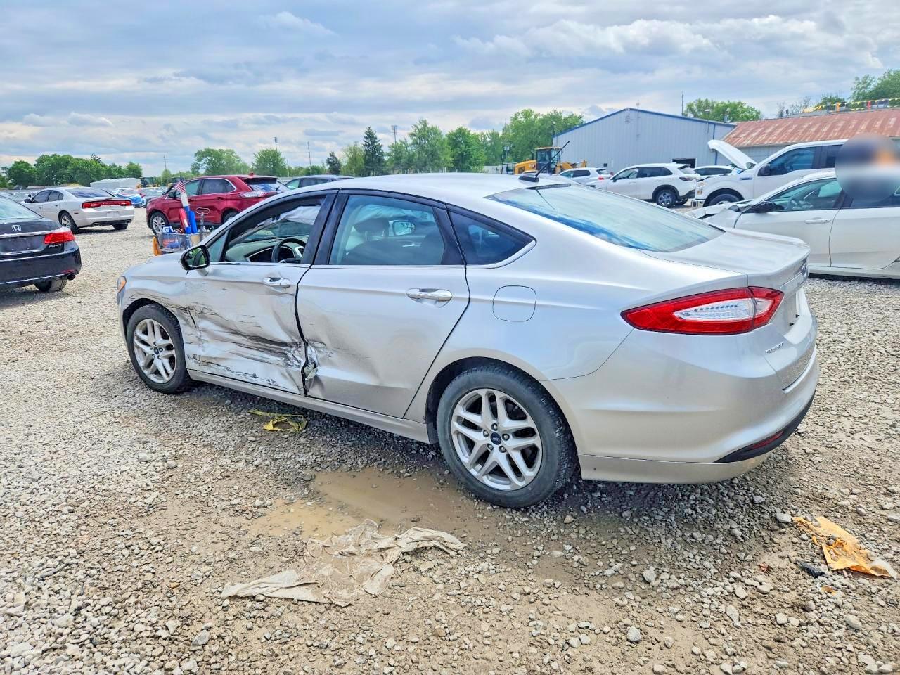 2016 FORD FUSION SE photo 4