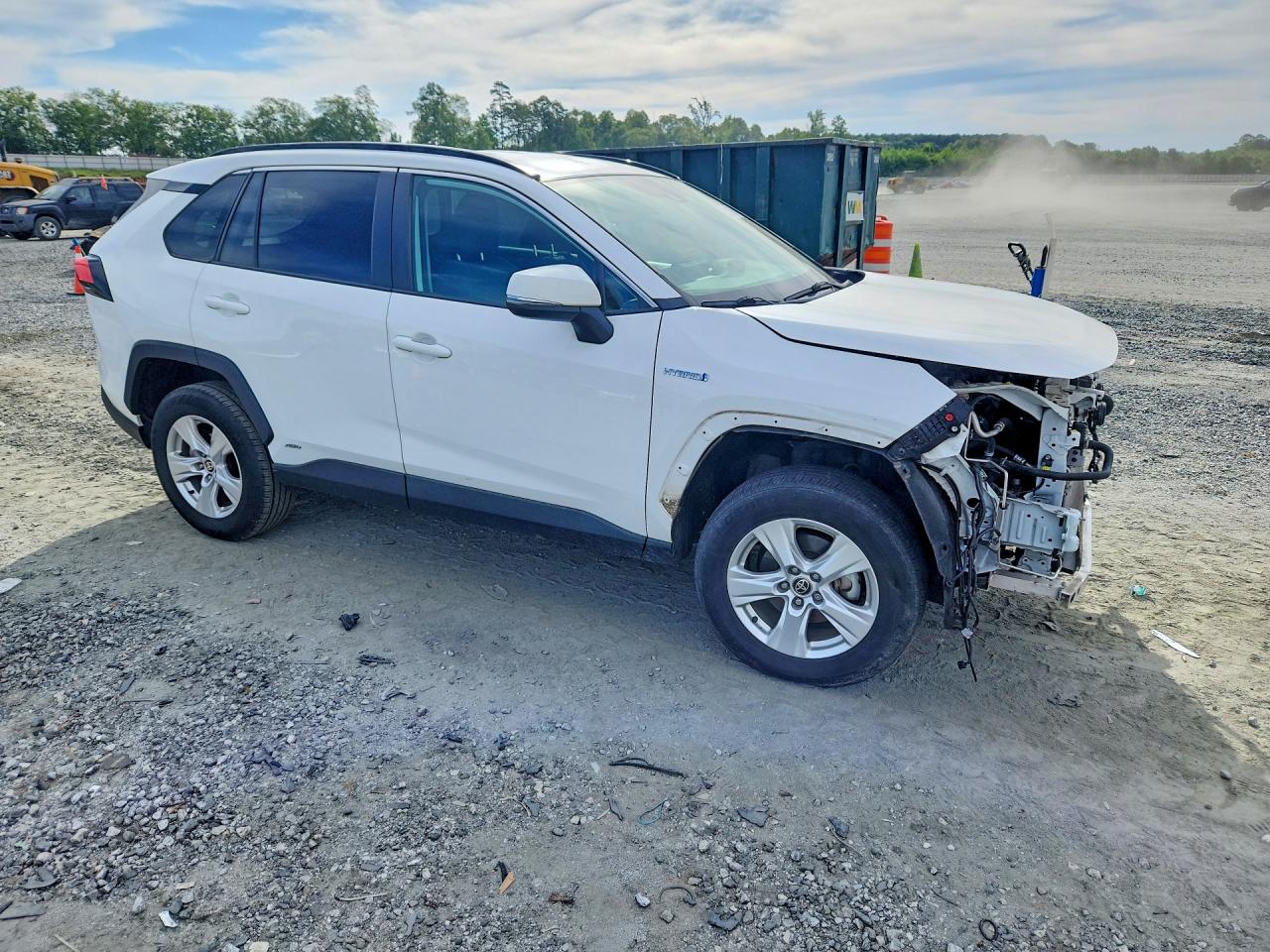 2021 TOYOTA RAV4 XLE photo 7