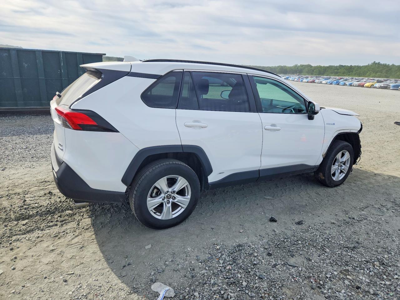 2021 TOYOTA RAV4 XLE photo 5