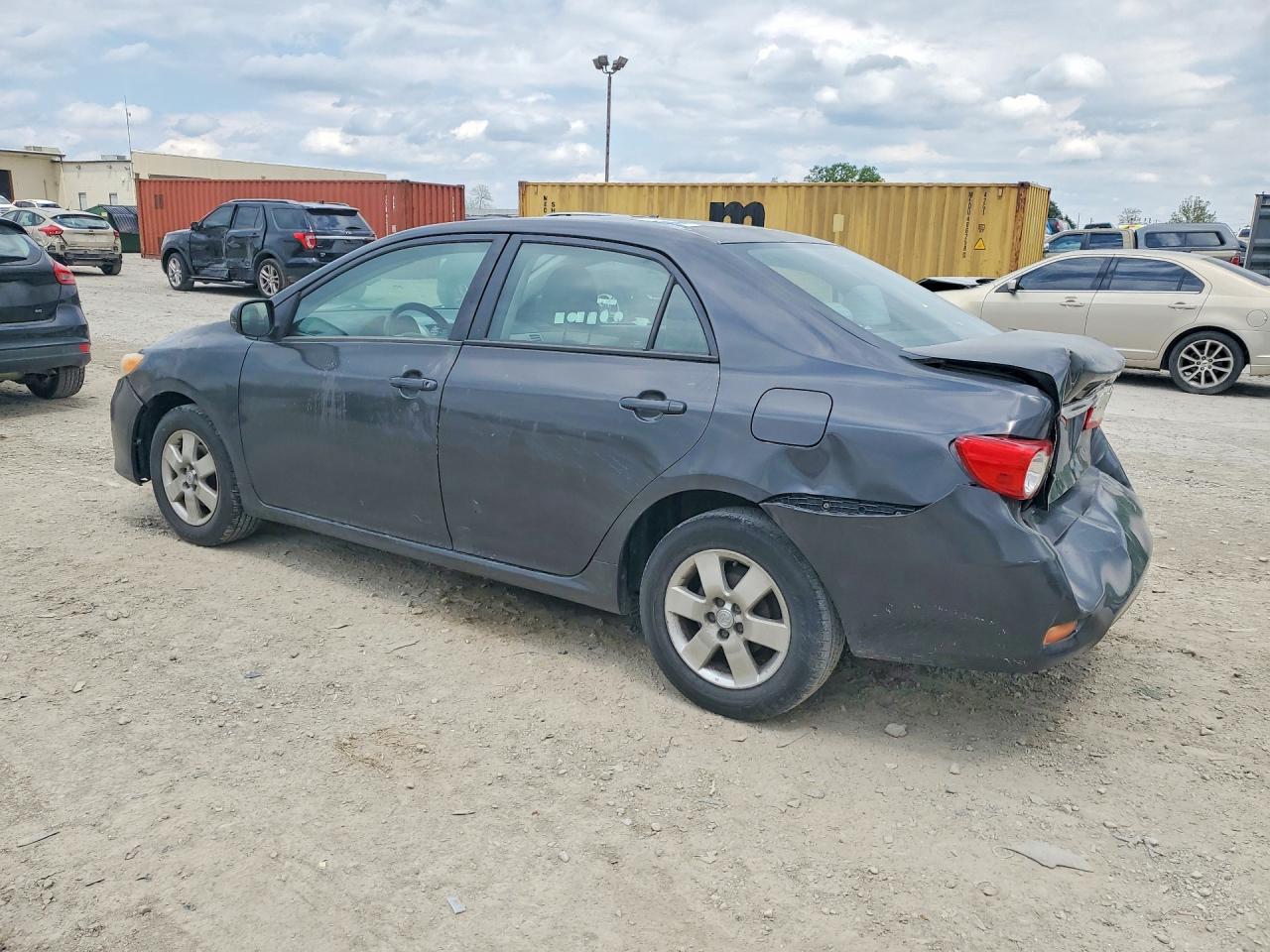 2011 TOYOTA COROLLA LE photo 4