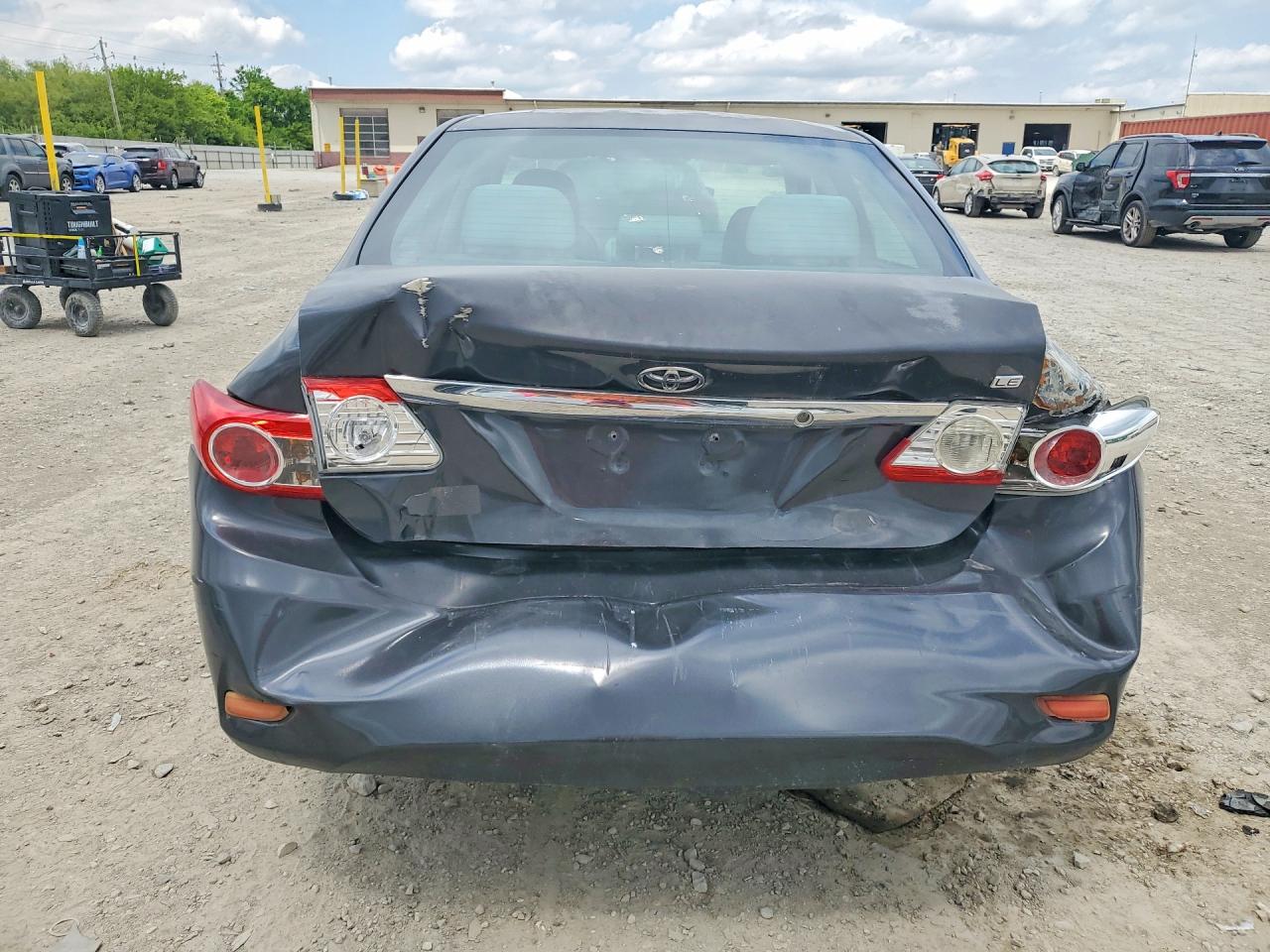 2011 TOYOTA COROLLA LE photo 16