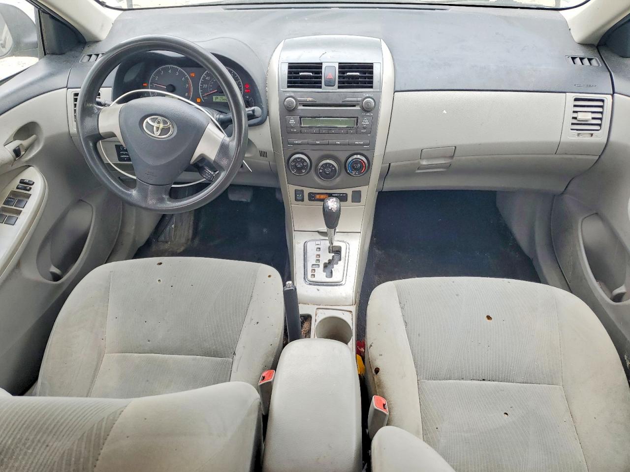 2011 TOYOTA COROLLA LE photo 22