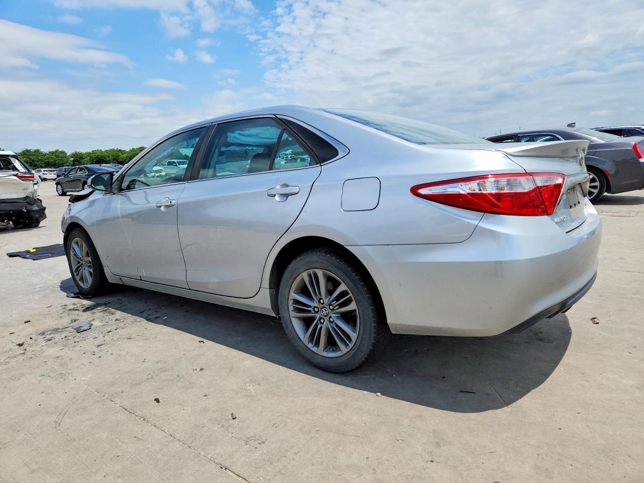 2017 TOYOTA CAMRY SE photo 4