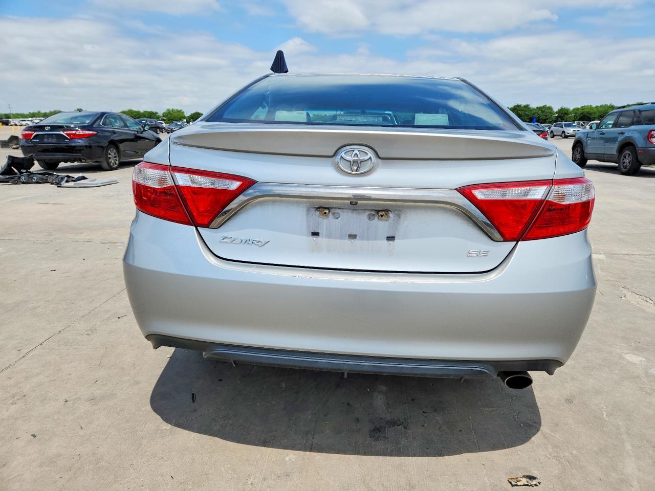 2017 TOYOTA CAMRY SE photo 16