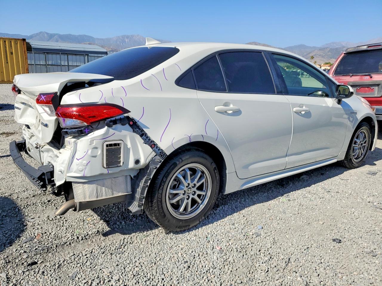 2021 TOYOTA COROLLA LE photo 5