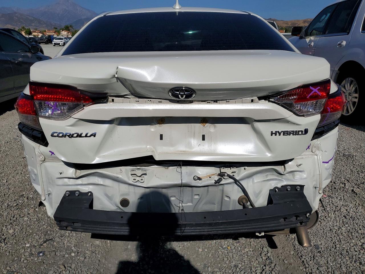 2021 TOYOTA COROLLA LE photo 11