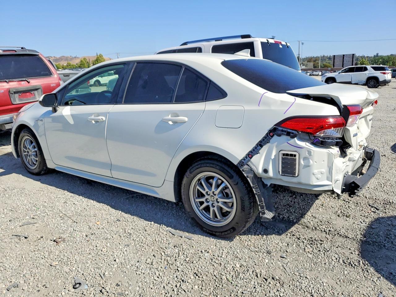 2021 TOYOTA COROLLA LE photo 3
