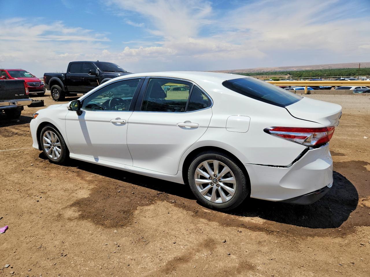 2018 TOYOTA CAMRY LE photo 2