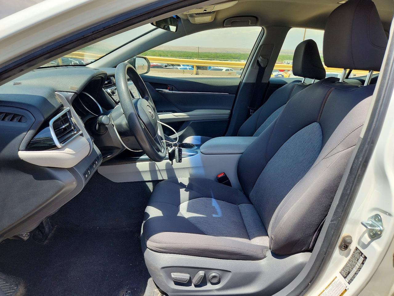 2018 TOYOTA CAMRY LE photo 7