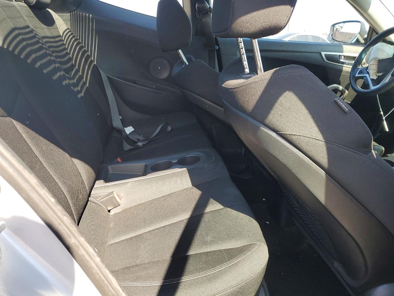 2016 HYUNDAI VELOSTER BASE photo 28