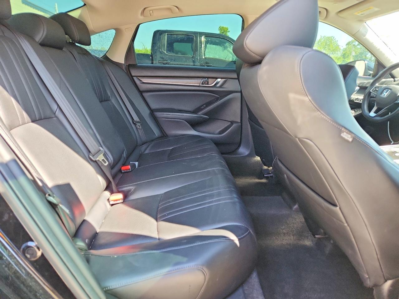 2018 HONDA ACCORD TOURING photo 28
