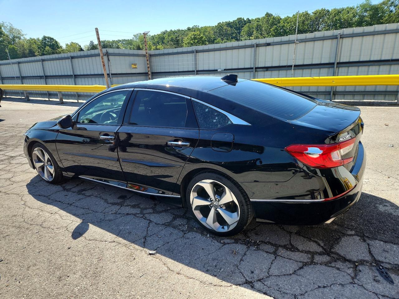 2018 HONDA ACCORD TOURING photo 4