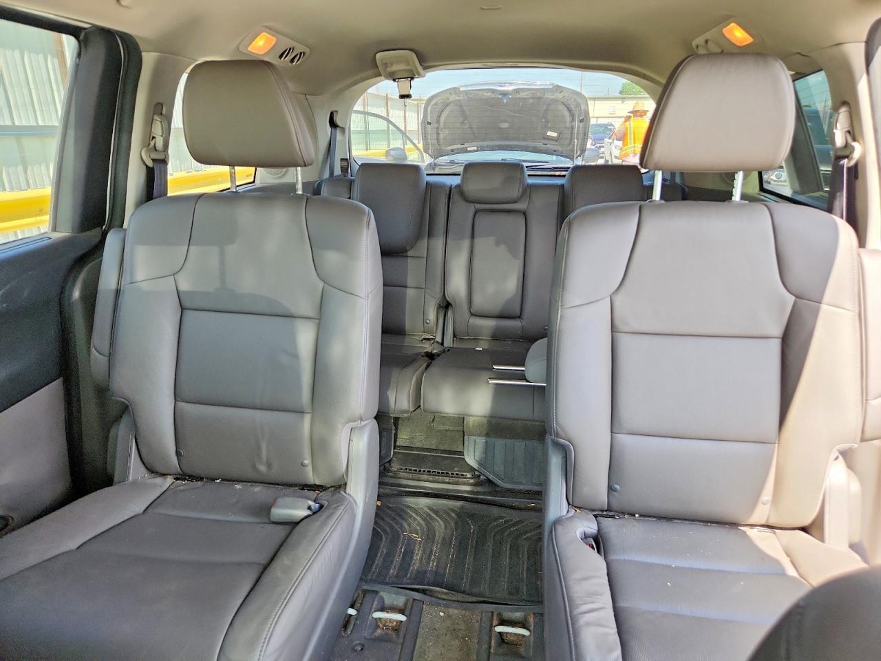 2016 HONDA ODYSSEY TOURING photo 19