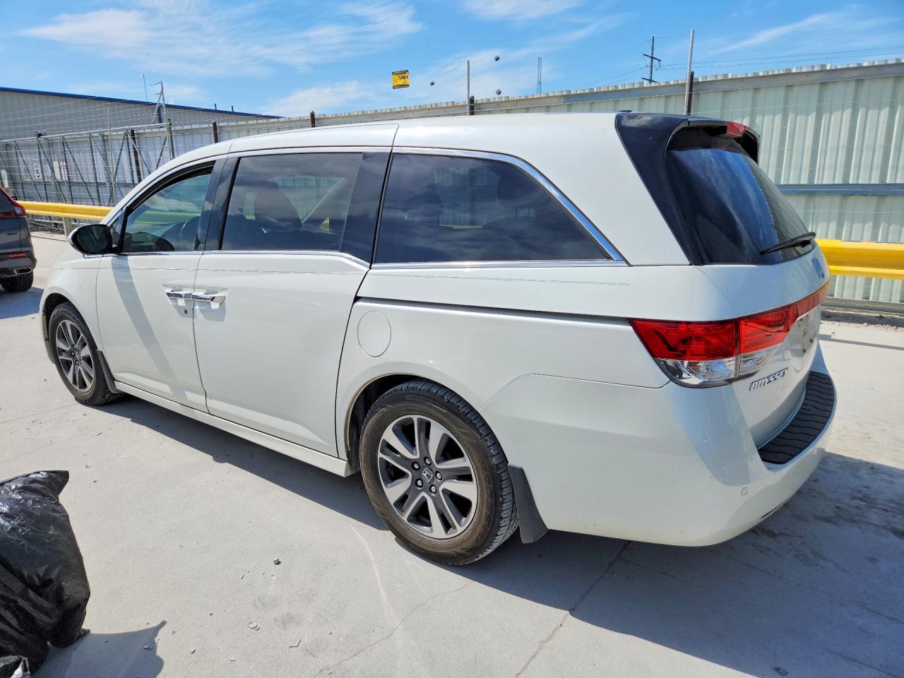 2016 HONDA ODYSSEY TOURING photo 3