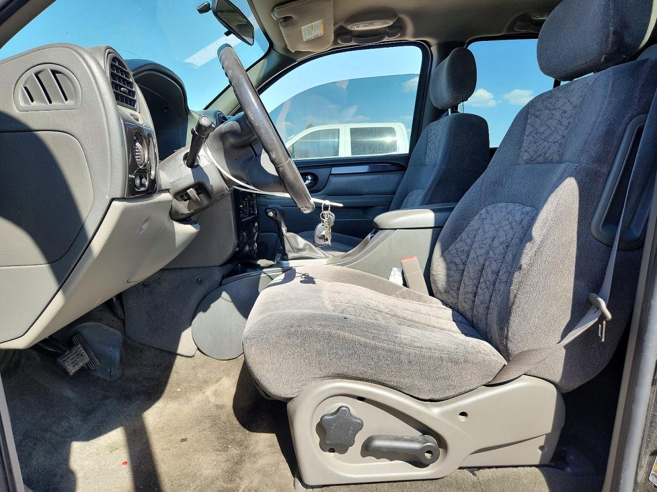 2004 GMC ENVOY photo 19
