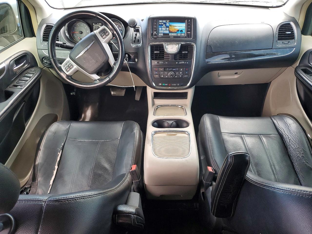 2015 CHRYSLER TOWN & COUNTRY TOURING L photo 15