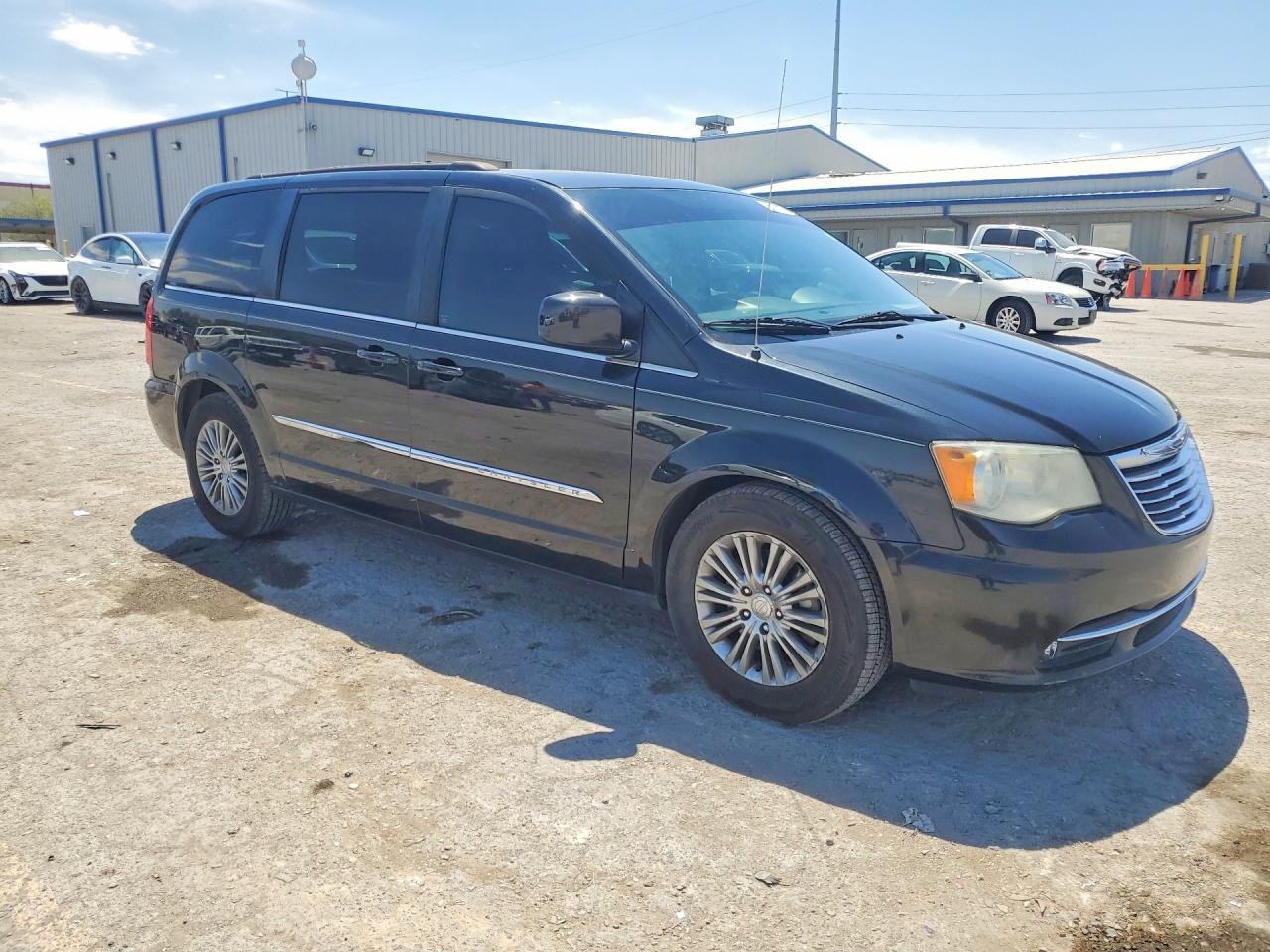2015 CHRYSLER TOWN & COUNTRY TOURING L photo 7