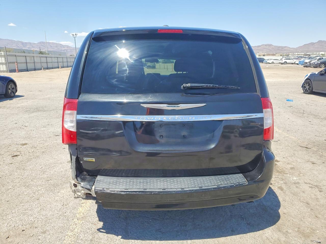 2015 CHRYSLER TOWN & COUNTRY TOURING L photo 11