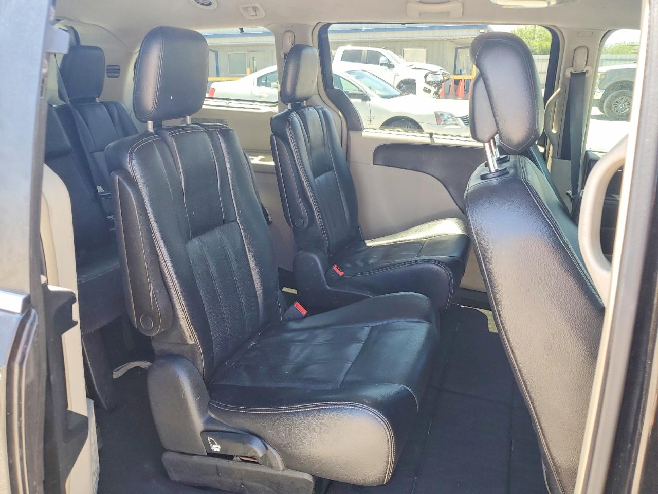 2015 CHRYSLER TOWN & COUNTRY TOURING L photo 19