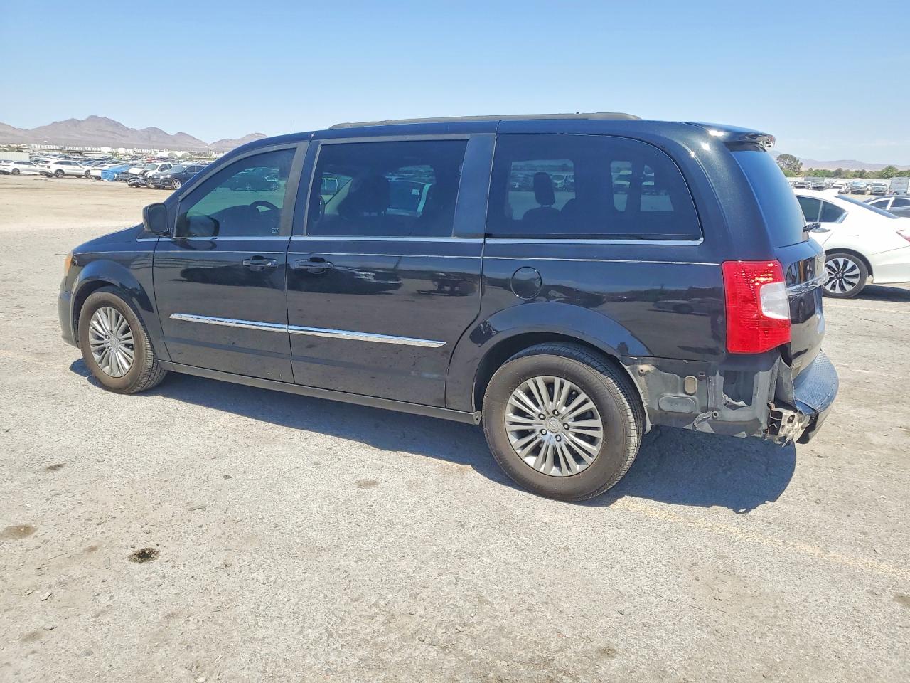2015 CHRYSLER TOWN & COUNTRY TOURING L photo 3