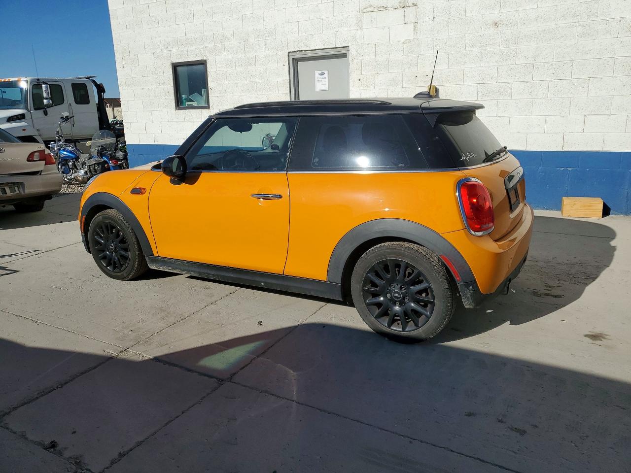 2017 MINI COOPER photo 3
