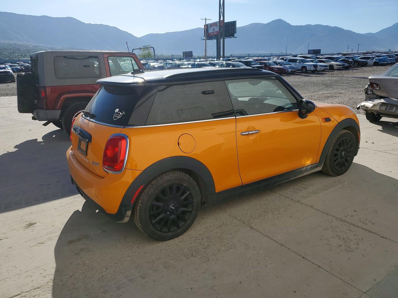 2017 MINI COOPER photo 5