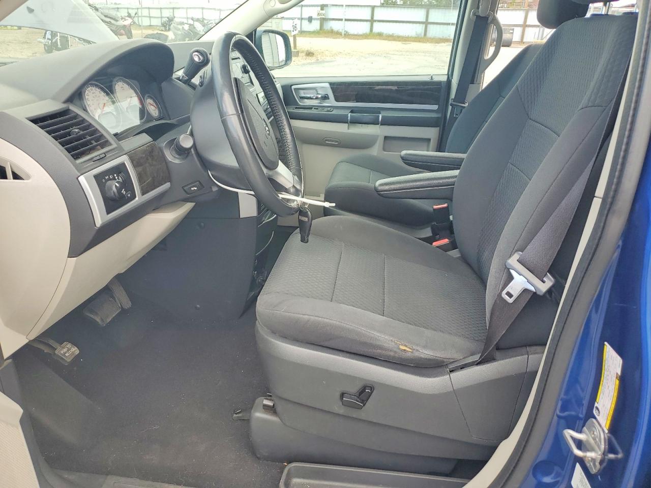 2010 DODGE GRAND CARAVAN SXT photo 13
