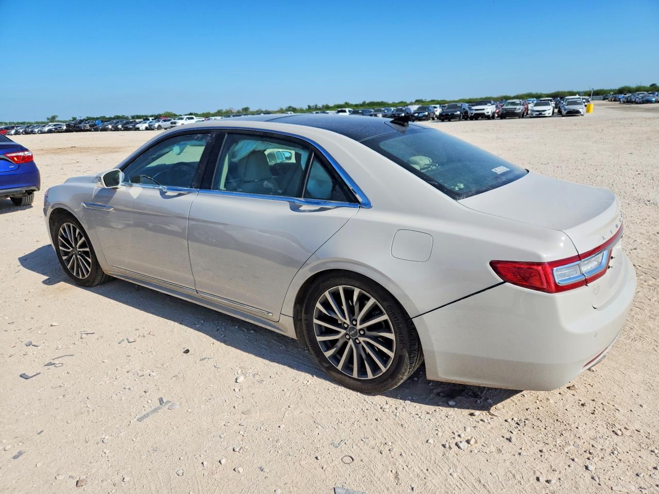 2019 LINCOLN CONTINENTAL SELECT photo 3