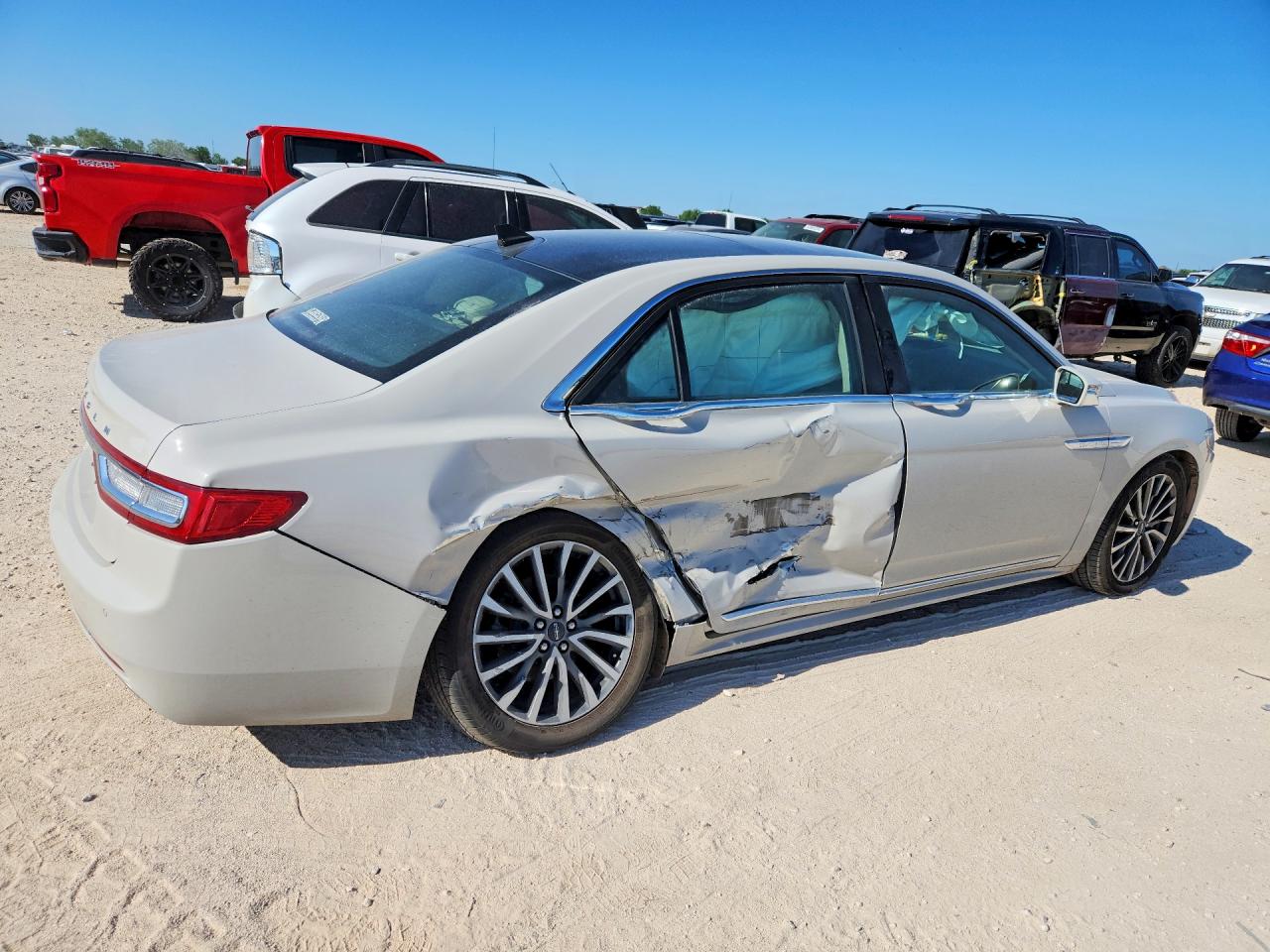2019 LINCOLN CONTINENTAL SELECT photo 5