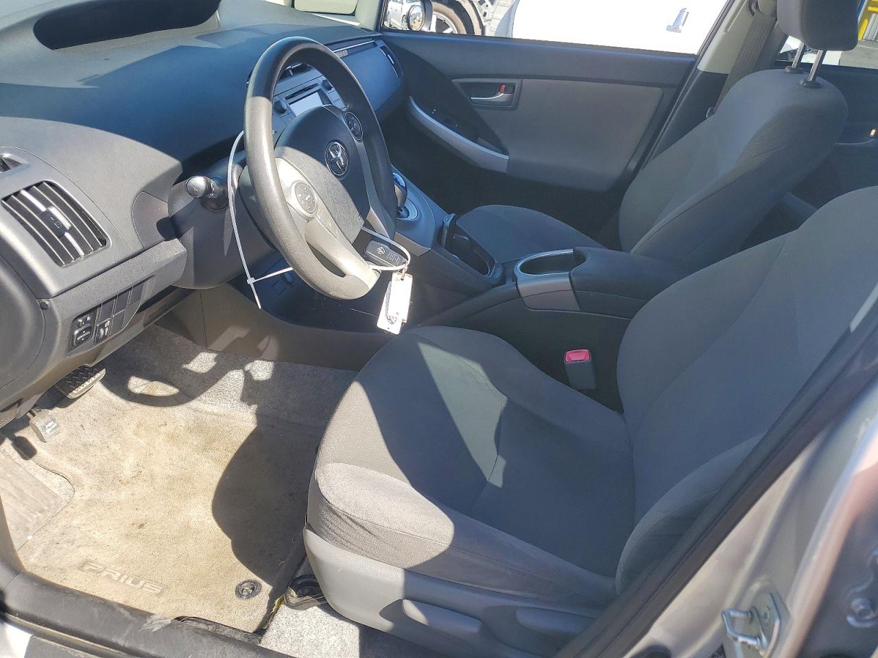2013 TOYOTA PRIUS TWO photo 13