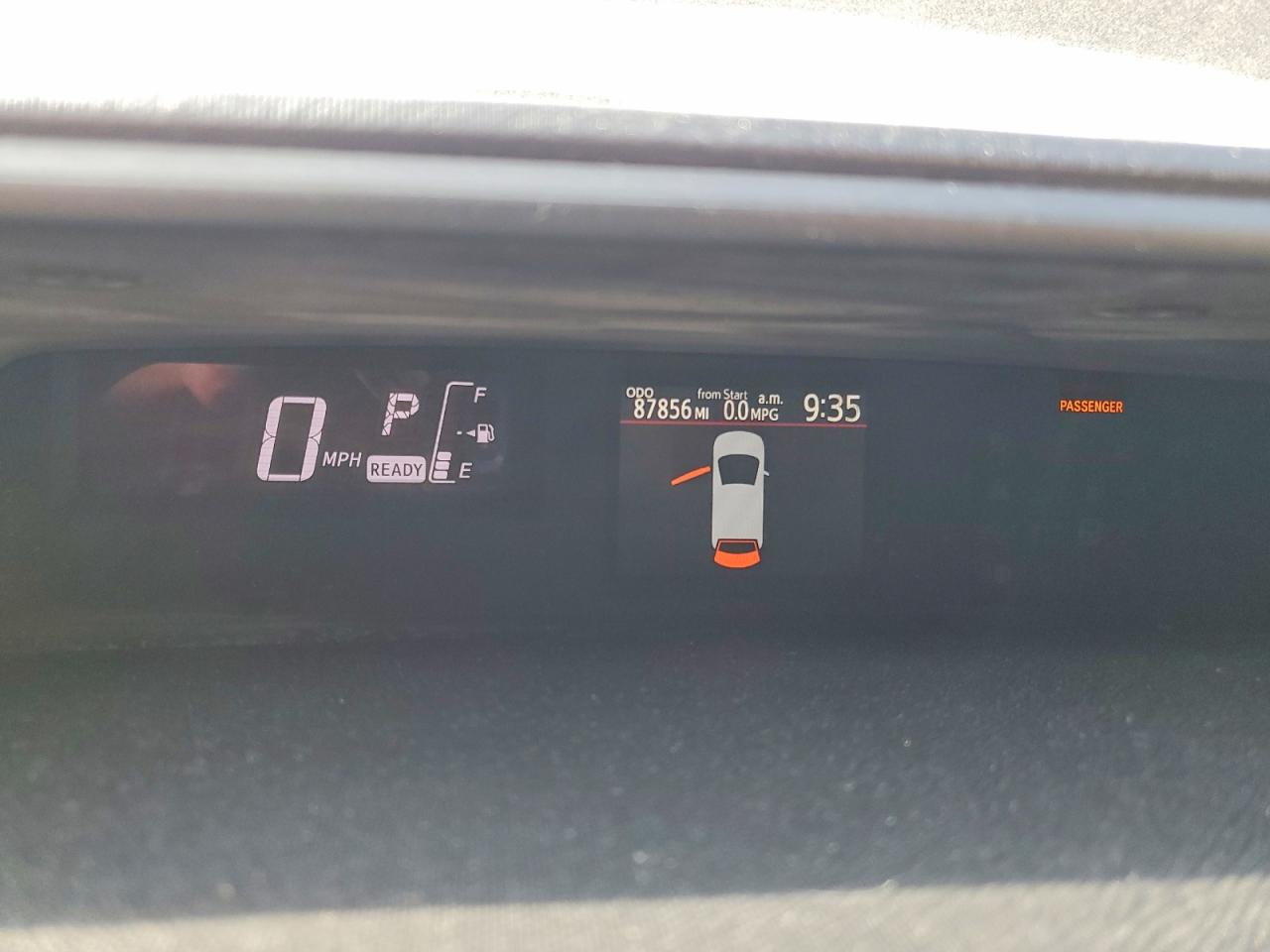2015 TOYOTA PRIUS C TWO photo 25