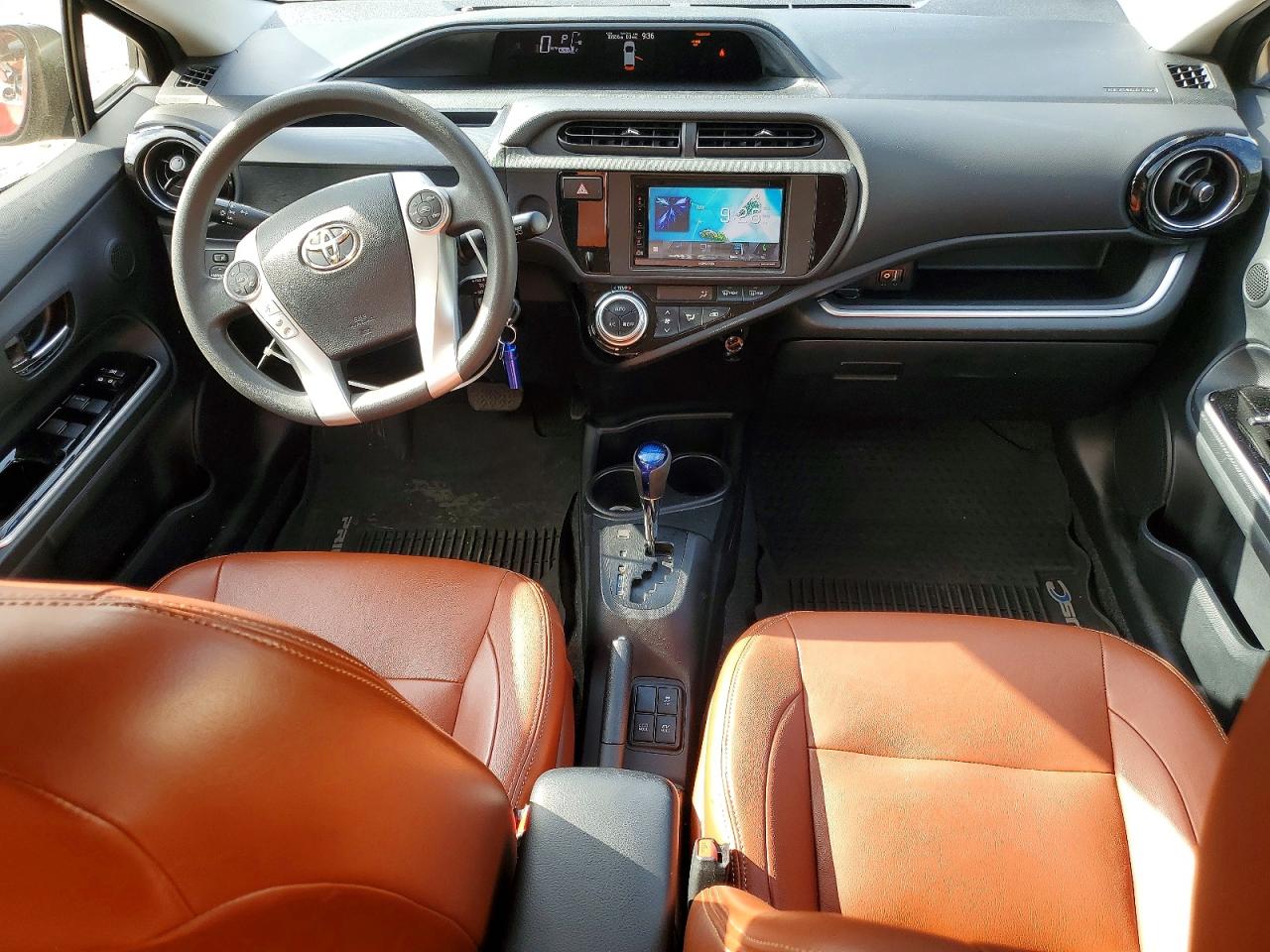 2015 TOYOTA PRIUS C TWO photo 22