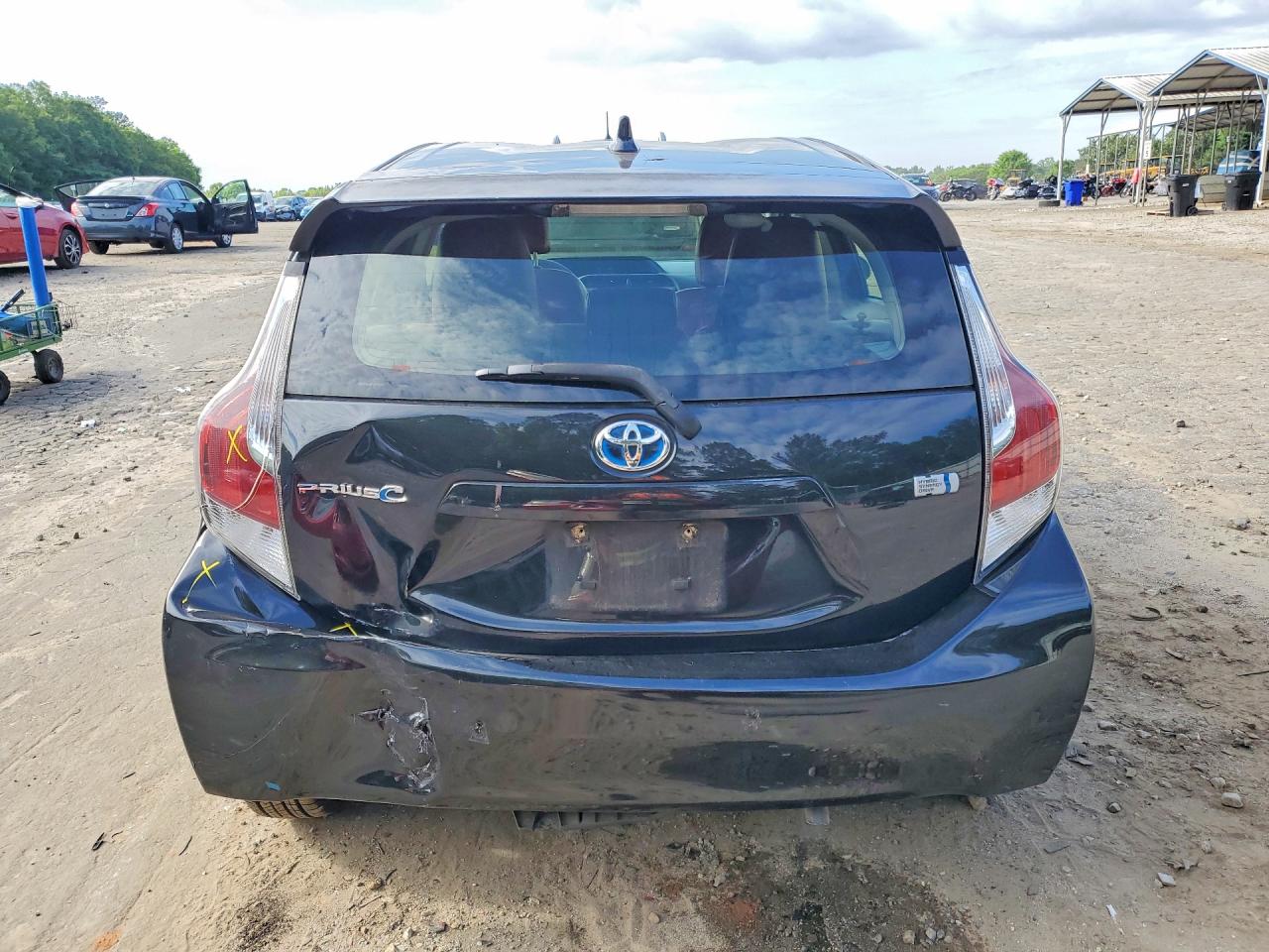 2015 TOYOTA PRIUS C TWO photo 16