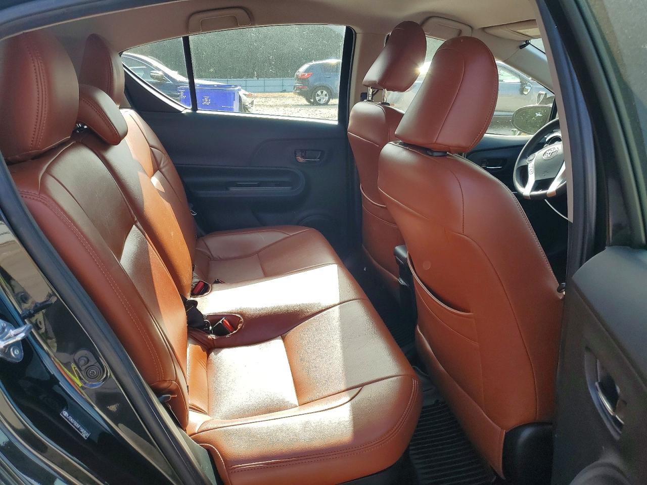 2015 TOYOTA PRIUS C TWO photo 28