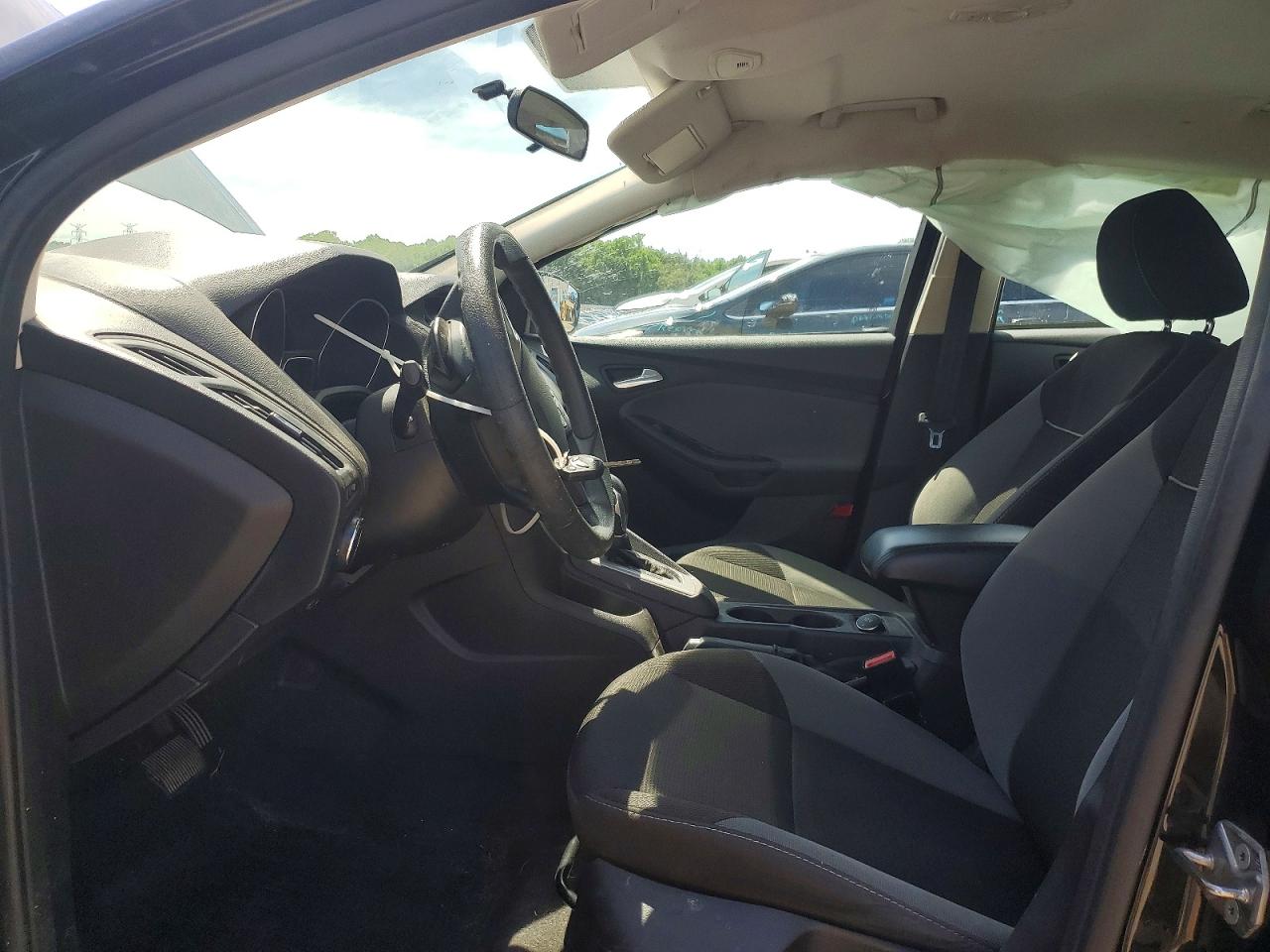 2014 FORD FOCUS SE photo 19