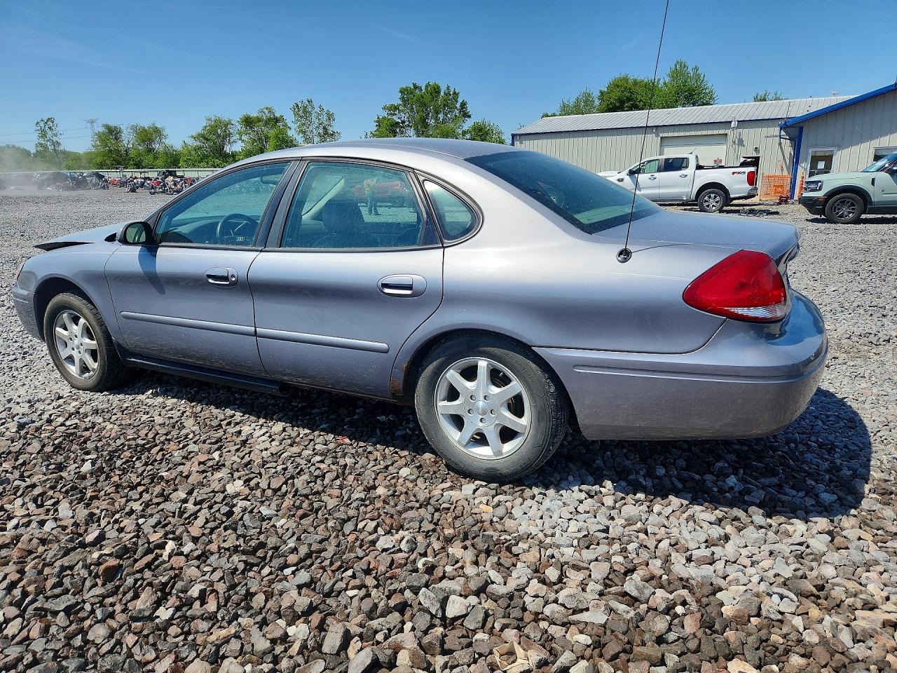 2006 FORD TAURUS SEL photo 2