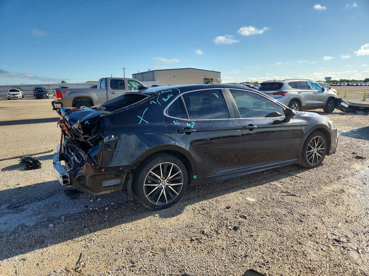 2024 TOYOTA CAMRY SE photo 3