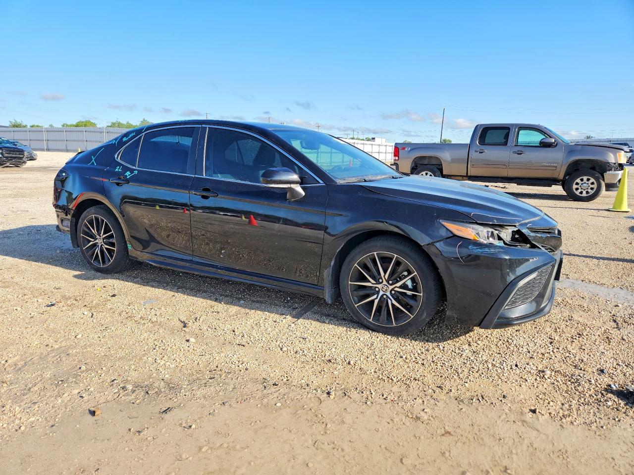 2024 TOYOTA CAMRY SE photo 4