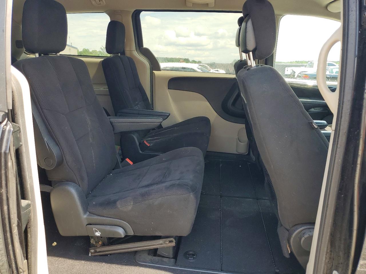 2011 DODGE GRAND CARAVAN EXPRESS photo 11