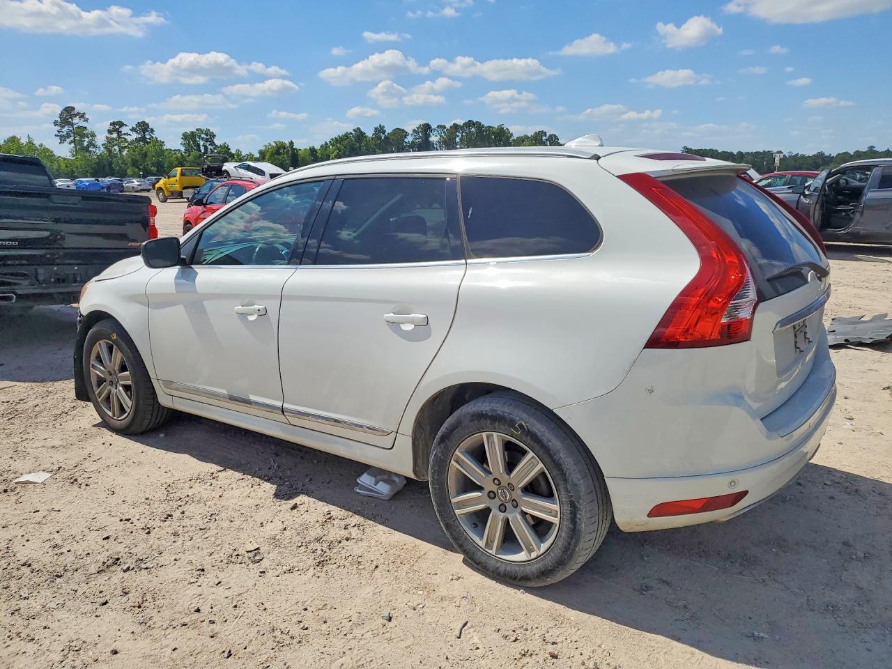 2017 VOLVO XC60 T5 INSCRIPTION photo 3