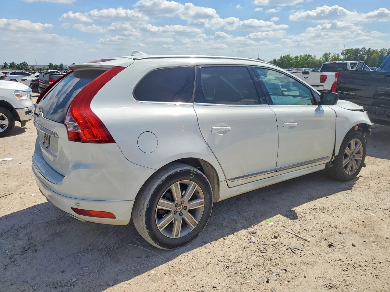 2017 VOLVO XC60 T5 INSCRIPTION photo 5