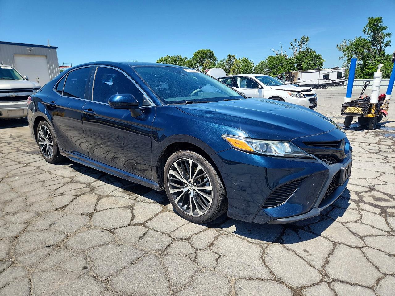 2018 TOYOTA CAMRY SE photo 10