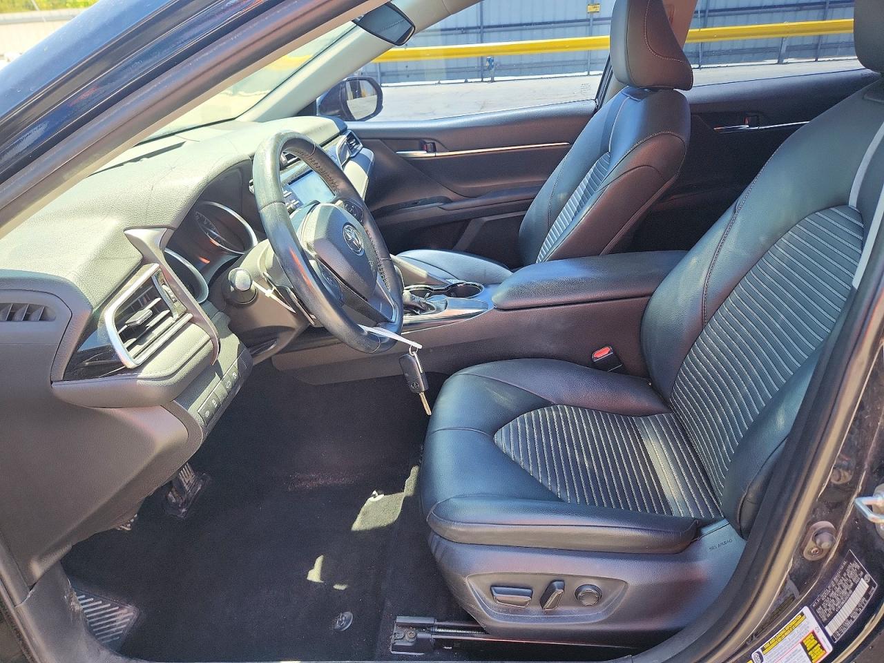 2018 TOYOTA CAMRY SE photo 19