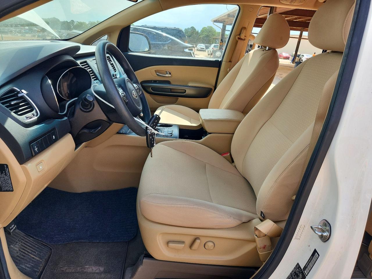 2017 KIA SEDONA LX photo 19