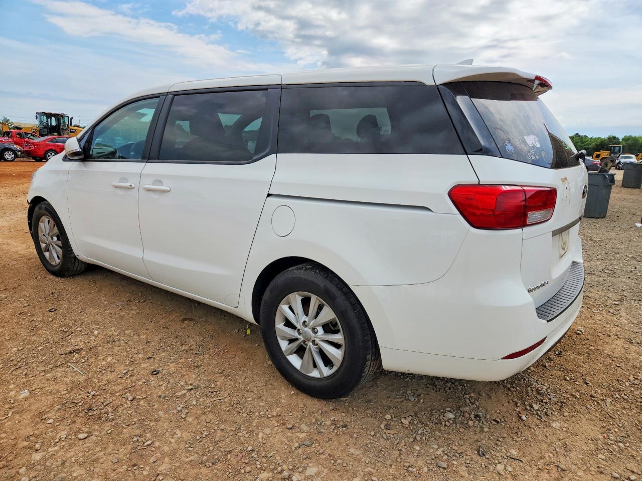 2017 KIA SEDONA LX photo 4