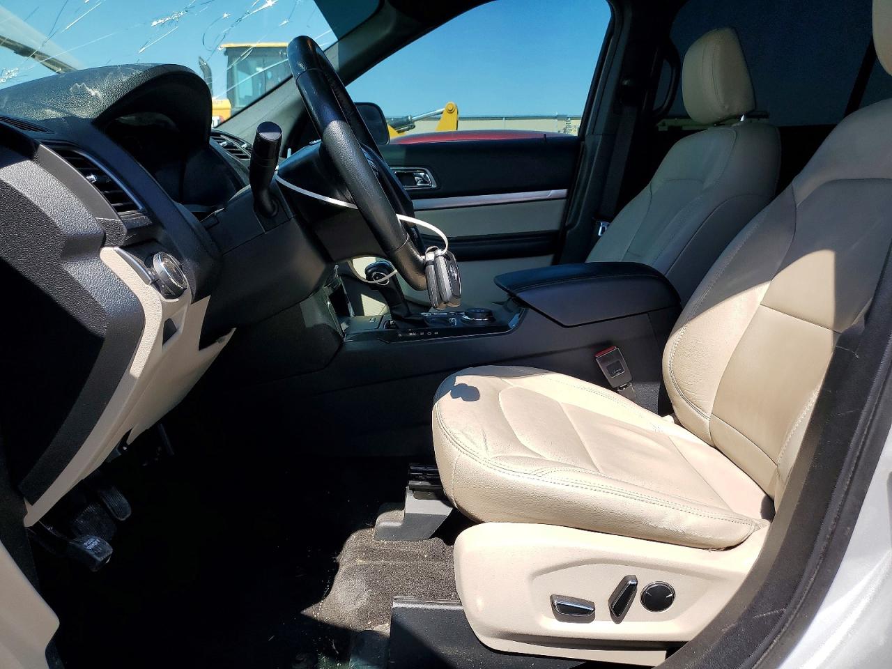 2018 FORD EXPLORER XLT photo 13